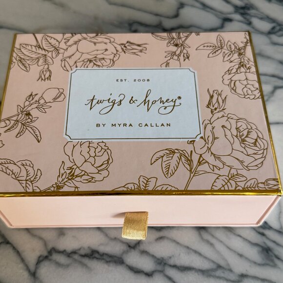 NEW - Twigs & Honey - Beaded Blossom Dangle Garter - Picture 5 of 6